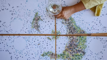 À Santorin, les vignerons s’adaptent à la chaleur et à la sécheresse pour préserver leurs vignobles