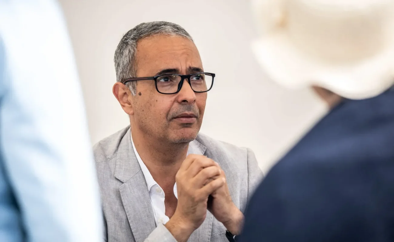 Affaire « Houris » : le parquet requiert la relaxe de Kamel Daoud dans le procès en diffamation
