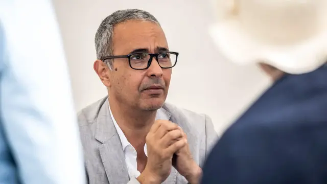 Affaire « Houris » : le parquet requiert la relaxe de Kamel Daoud dans le procès en diffamation