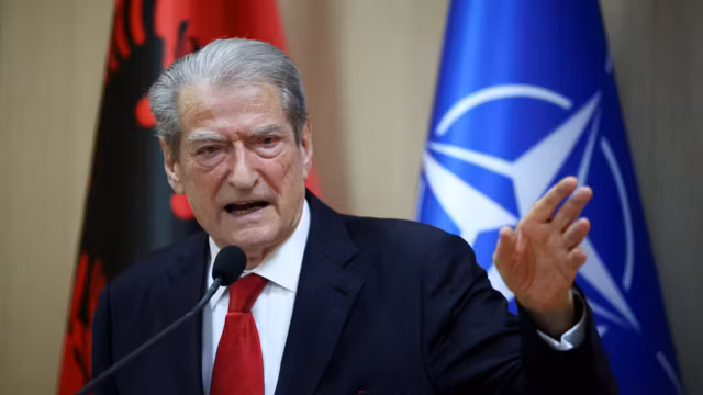Albanie : Sali Berisha affirme que les États-Unis lèvent l’interdiction de voyage qui le visait depuis 2021 — photo