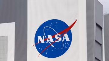 Alerte à bord de l’ISS : la NASA prépare les astronautes à une éventuelle évacuation après l’aggravation d’une fuite d’air