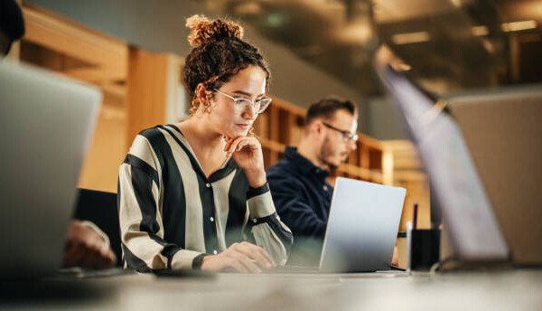 Alternance en master : des milliers d'étudiants face à la pénurie de contrats