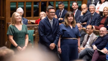 Andy Burnham prêt à prendre les rênes du Royaume-Uni avec une promesse forte : retirer du pouvoir à Londres