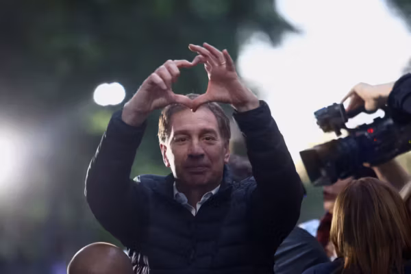 Argentine : Javier Milei nomme Diego Santilli chef de cabinet dans un contexte de turbulences politiques