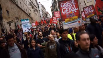 Le Portugal paralysé par une grève générale contre la réforme du travail AP