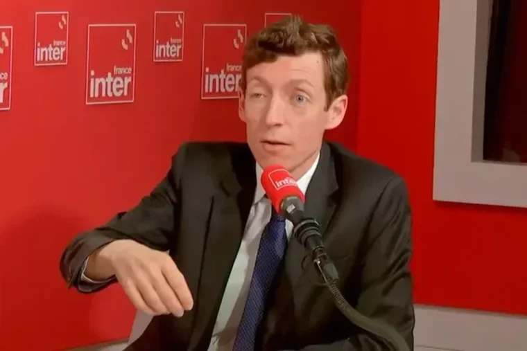 Baccalauréat: le ministre juge inadaptées les épreuves en pleine après-midi