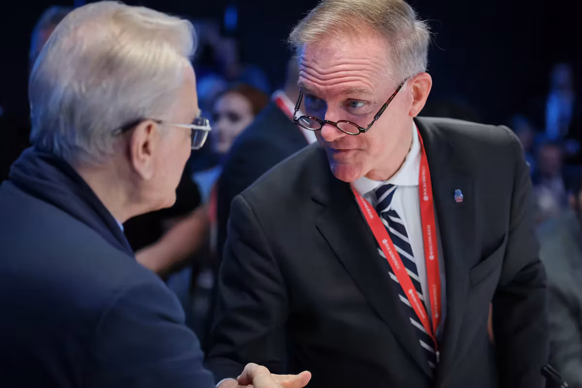 « Bonjour de la part de votre ami Trump » : échange de salutations entre Washington et Moscou au forum de Saint-Pétersbourg