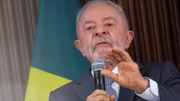 Brésil : Lula creuse l’écart sur Flávio Bolsonaro à l’approche de la présidentielle, selon un sondage