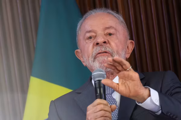 Brésil : Lula creuse l’écart sur Flávio Bolsonaro à l’approche de la présidentielle, selon un sondage