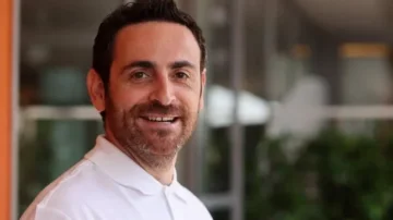 Camille Combal quittera NRJ à la fin de la saison après deux années à l’antenne