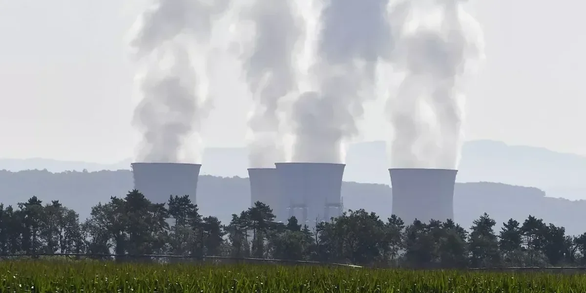 Canicule : EDF envisage de réduire la production de plusieurs centrales nucléaires dès mardi