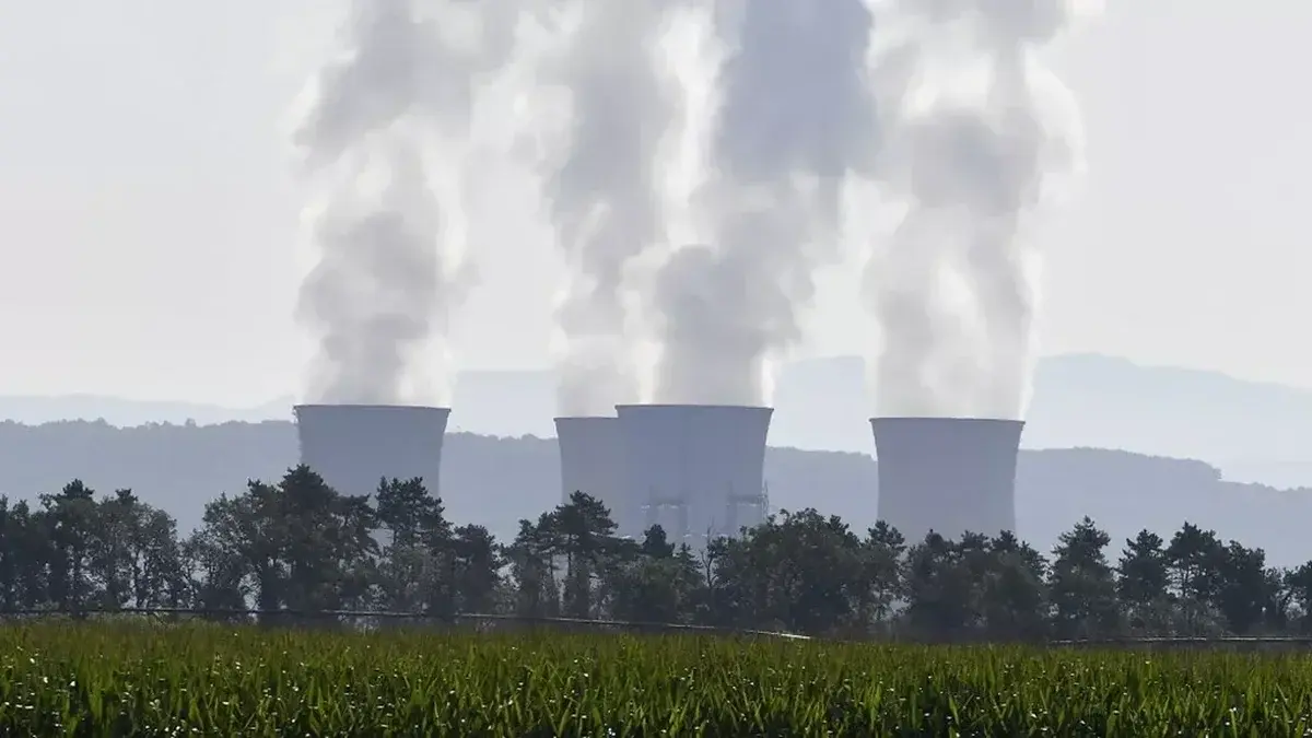 Canicule : EDF envisage de réduire la production de plusieurs centrales nucléaires dès mardi