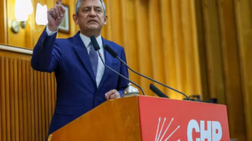 Crise politique majeure en Turquie : l’opposition du CHP se déchire entre deux directions rivales