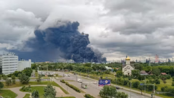 Des drones ukrainiens frappent une raffinerie à Moscou, des explosions secouent la capitale russe