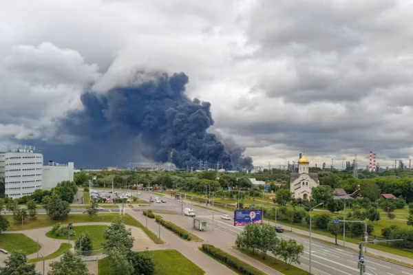 Des drones ukrainiens frappent une raffinerie à Moscou, des explosions secouent la capitale russe