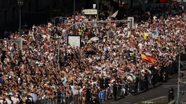Devant 1,2 million de fidèles à Madrid, le pape Léon XIII lance un vibrant appel en faveur des plus pauvres — photo