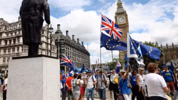 Dix ans après le Brexit, Londres et Bruxelles toujours divisés malgré un apaisement des tensions