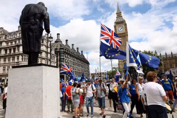 Dix ans après le Brexit, Londres et Bruxelles toujours divisés malgré un apaisement des tensions