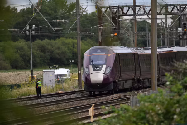 Drame ferroviaire au Royaume-Uni : neuf personnes toujours entre la vie et la mort après la collision de deux trains