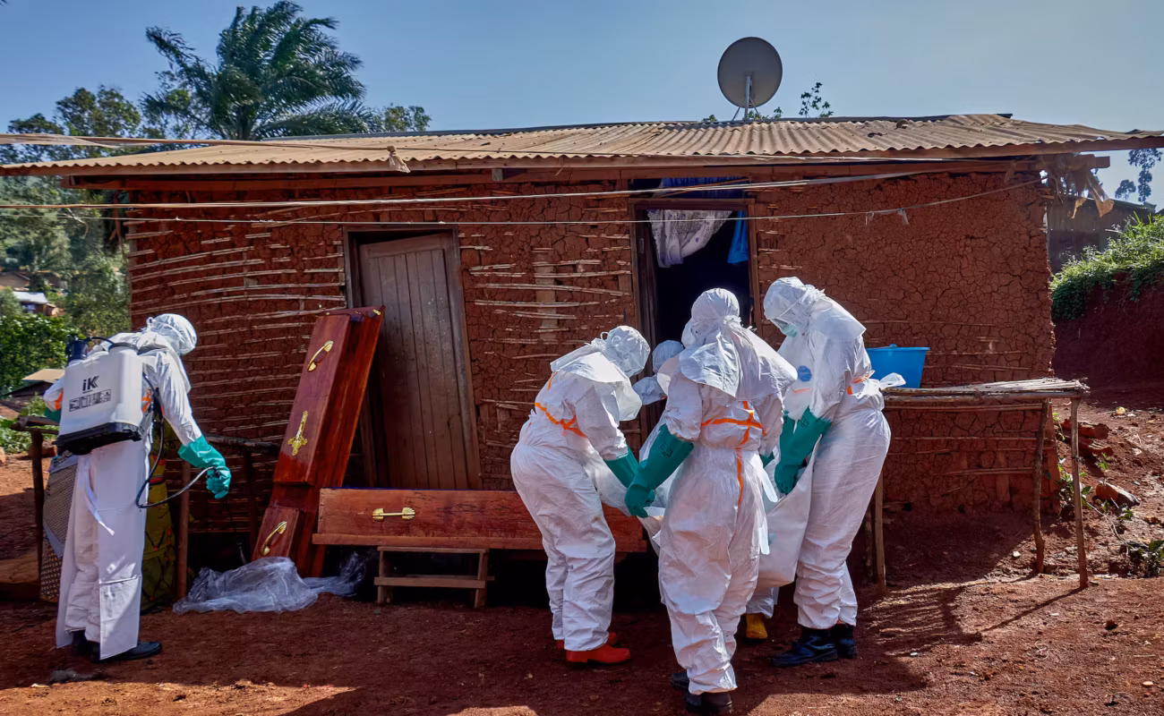 Ebola en RDC : la piste d’un cercueil brisé et d’un super-propagateur pour remonter au “patient zéro”