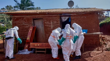 Ebola en RDC : la piste d’un cercueil brisé et d’un super-propagateur pour remonter au “patient zéro”
