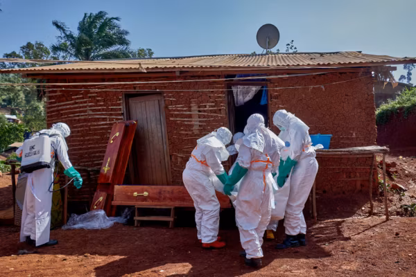 Ebola en RDC : la piste d’un cercueil brisé et d’un super-propagateur pour remonter au “patient zéro”
