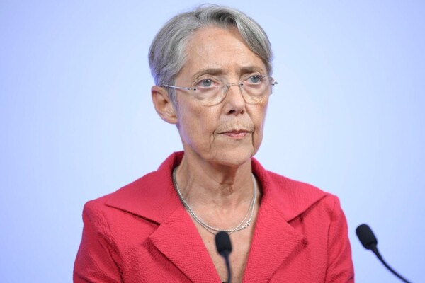 Élisabeth Borne met en garde contre la multiplication des candidatures du centre pour 2027