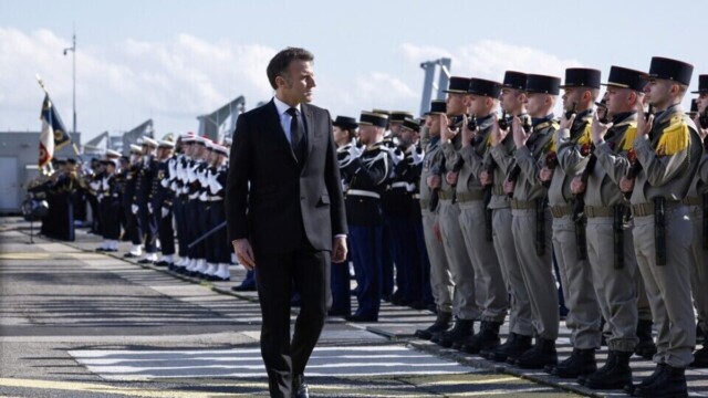 Emmanuel Macron va nommer de nouveaux chefs d'état-major pour l'armée de Terre et la Marine