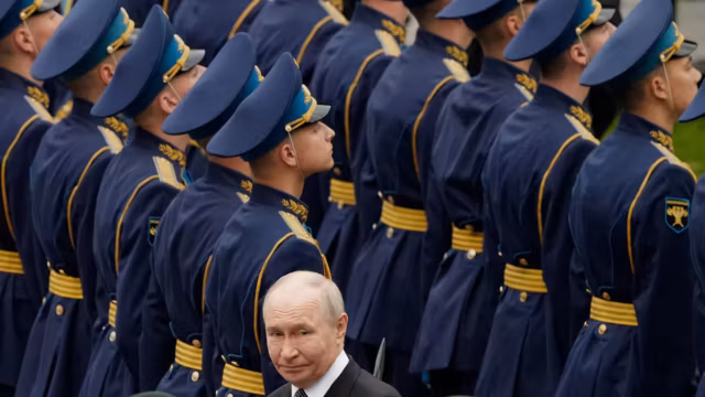 En Russie, les partisans de la ligne dure pressent Poutine d’intensifier la guerre après les frappes ukrainiennes