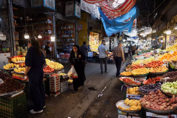 Fin de la guerre avec les États-Unis : les Iraniens peinent à croire à des jours meilleurs