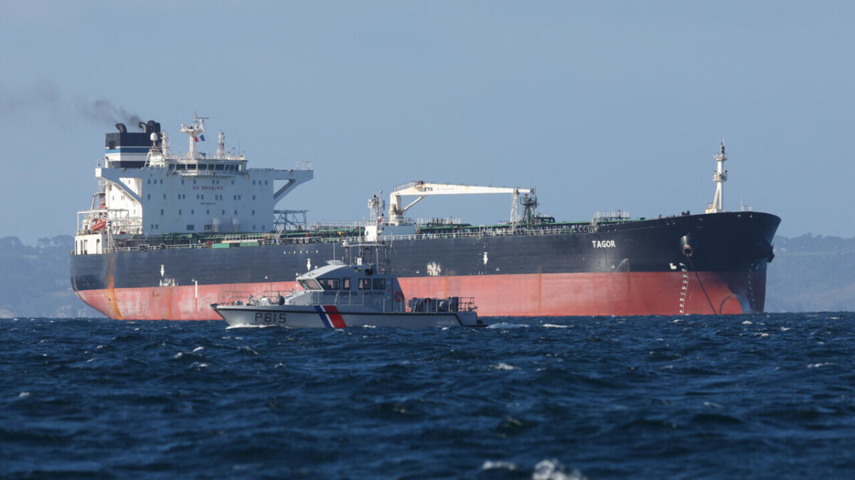 Flotte fantôme russe : le commandant du pétrolier Tagor libéré, l’enquête se poursuit en France