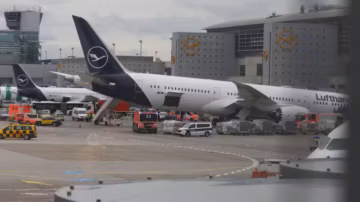 Francfort : plusieurs blessés après l’effondrement du train d’atterrissage avant d’un Boeing 787 de Lufthansa