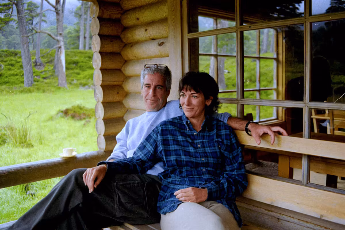 Ghislaine Maxwell tente de faire annuler sa condamnation en invoquant de nouvelles preuves liées à l'affaire Epstein