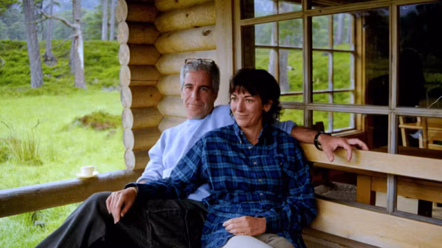 Ghislaine Maxwell tente de faire annuler sa condamnation en invoquant de nouvelles preuves liées à l&rsquo;affaire Epstein — photo