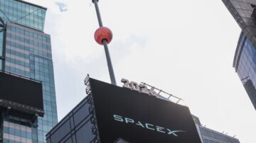 SpaceX frappe fort dans l’IA : rachat de la start-up Cursor pour 60 milliards de dollars