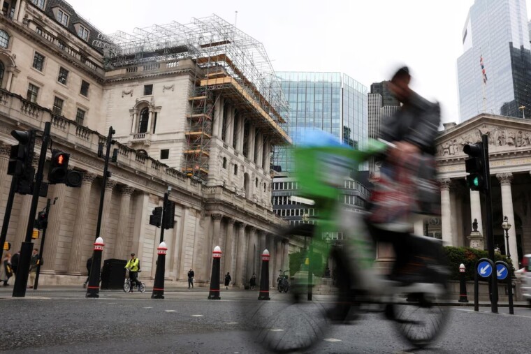Taux d’intérêt : la Banque d’Angleterre devrait temporiser malgré les incertitudes liées à l’Iran