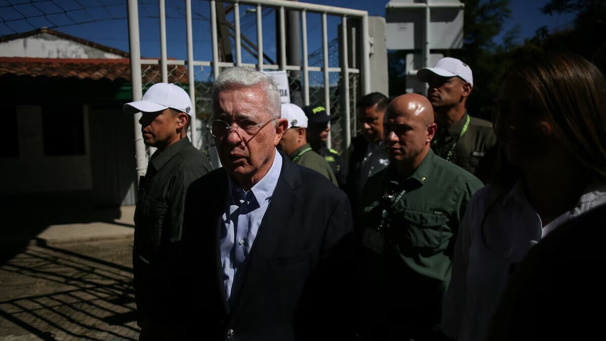L’ex-président colombien Álvaro Uribe visé par une nouvelle enquête sur les paramilitaires et des massacres