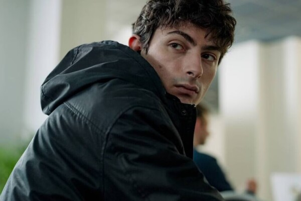 Théo Fernandez sillonne la France avec son camion casting gratuit pour ouvrir les portes du cinéma à tous