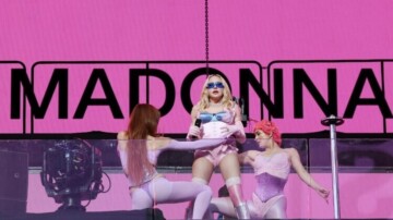 Madonna transforme Times Square en dancefloor géant pour lancer le mois des fiertés