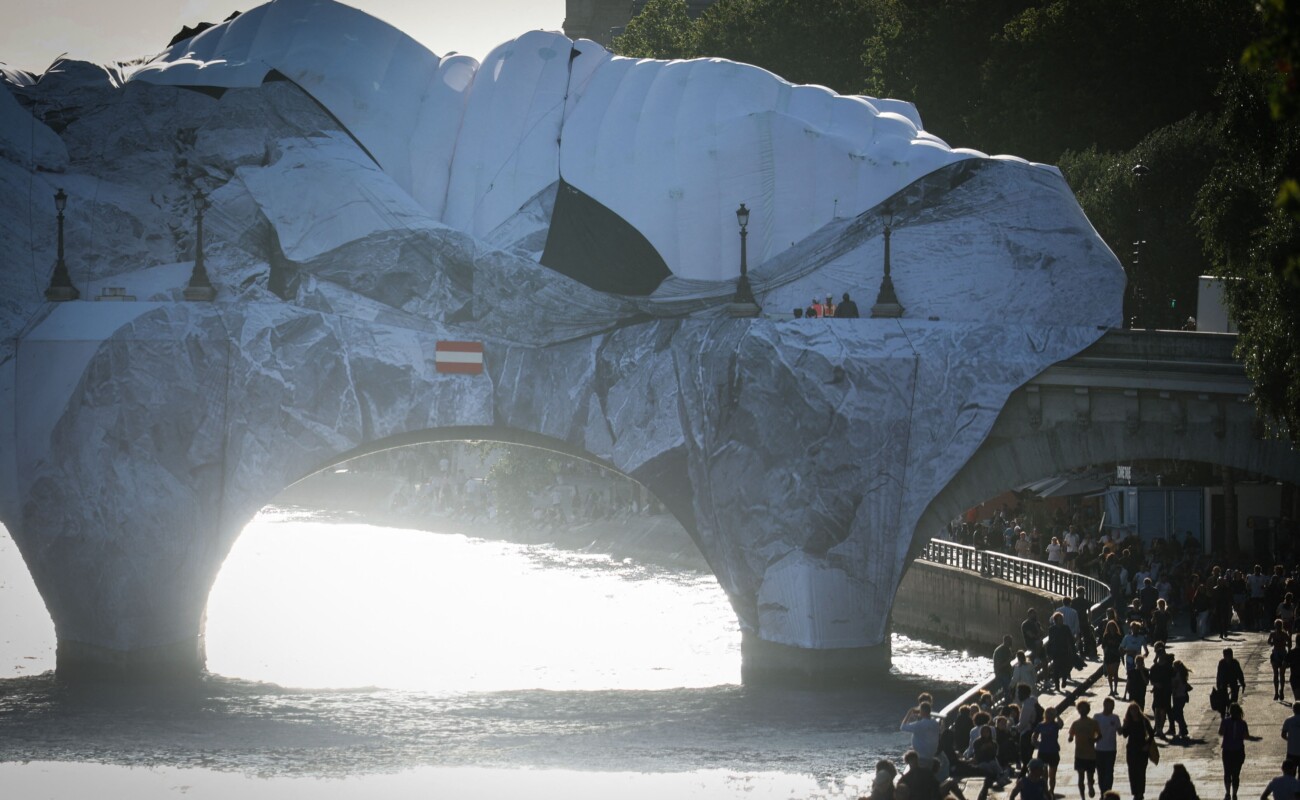 La Caverne de JR sur le Pont-Neuf partiellement démontée : les réparations avancent, sans date d'ouverture annoncée