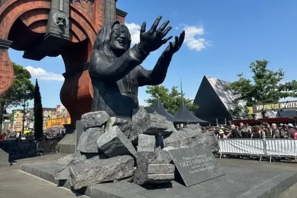 Hellfest 2026 : une statue géante d’Ozzy Osbourne érigée à Clisson
