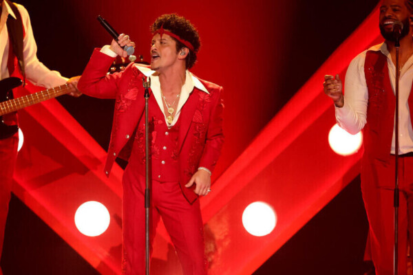 Bruno Mars au Stade de France : un show millimétré… mais une partie du public est restée à distance