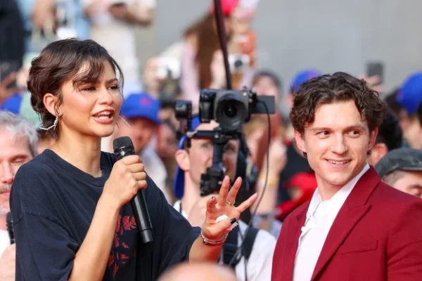 Tom Holland et Zendaya enflamment Paris pour la promotion de Spider-Man : Brand New Day