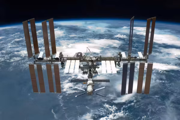 ISS : la Nasa lève l’alerte après une inquiétante fuite d’air dans le module russe Zvezda