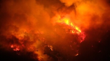 Incendies en Italie du Sud : la Sicile et les Pouilles touchées, des évacuations massives en cours