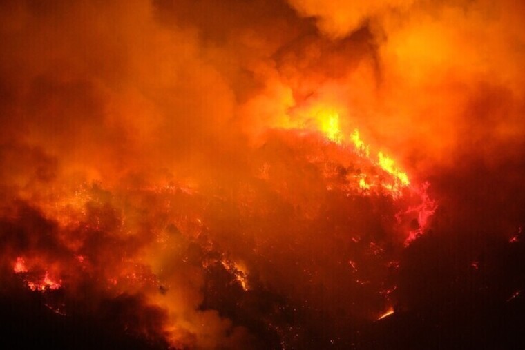Incendies en Italie du Sud : la Sicile et les Pouilles touchées, des évacuations massives en cours