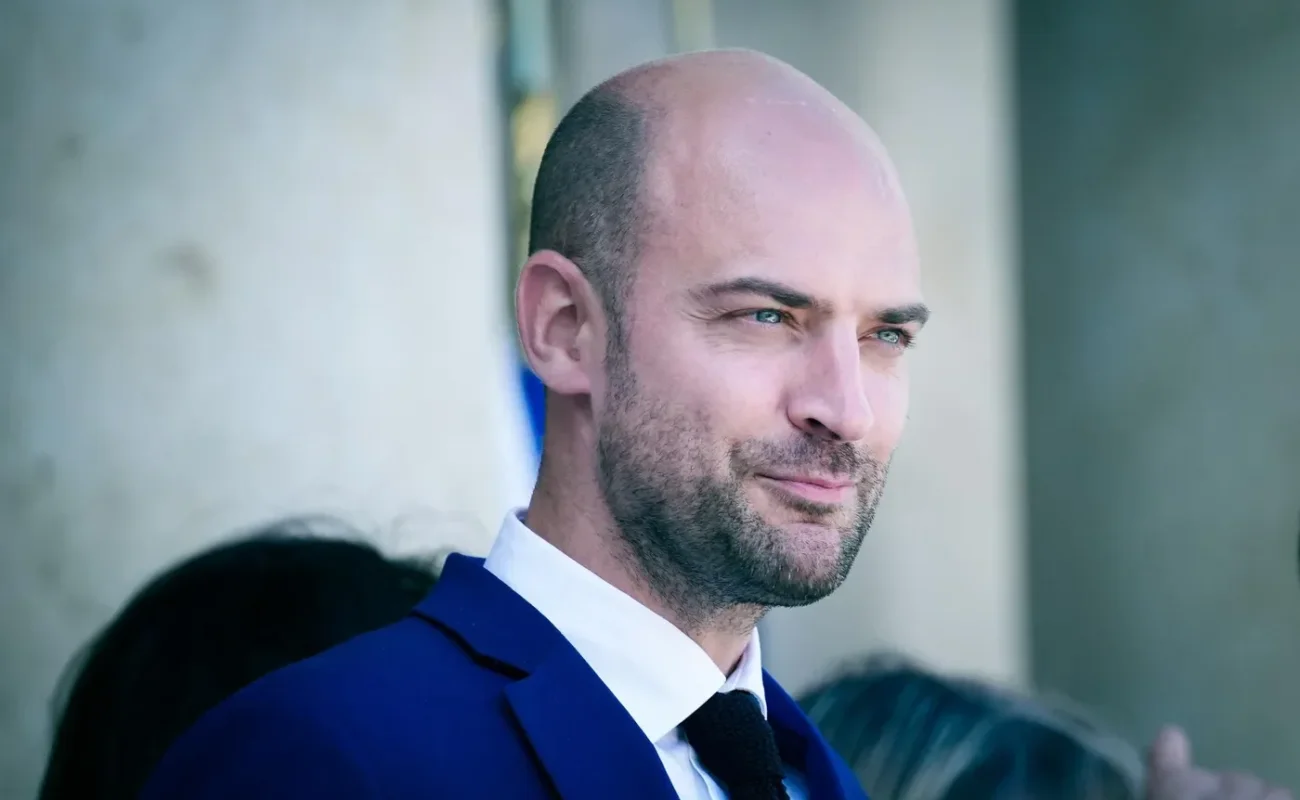 Jean-Noël Barrot appelle à « rendre le pouvoir aux Français »