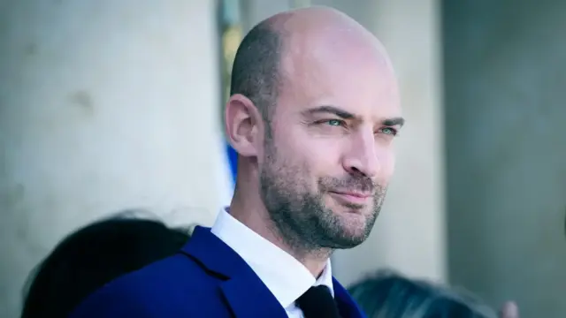 Jean-Noël Barrot appelle à « rendre le pouvoir aux Français »