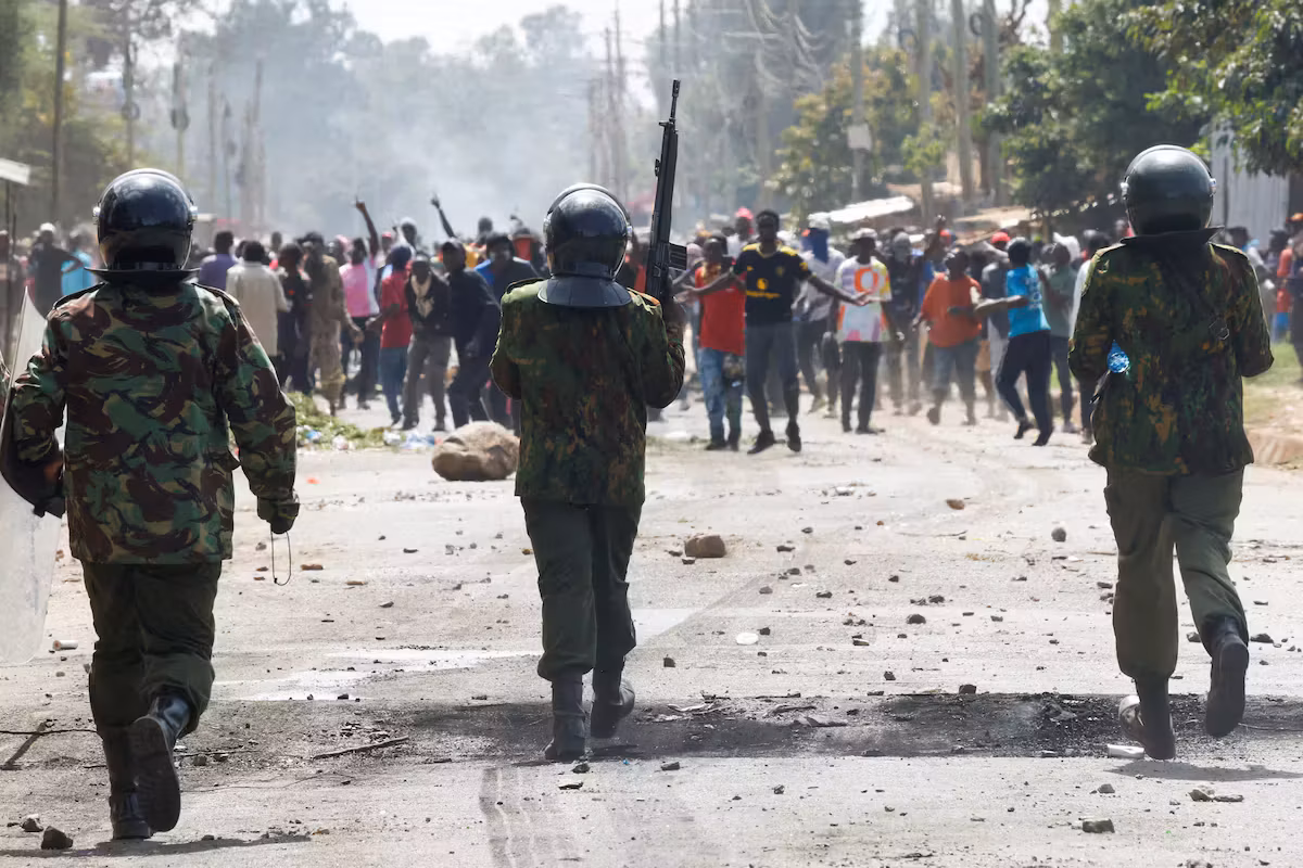Kenya : un adolescent tué lors d’une manifestation contre un centre de traitement Ebola américain, selon sa famille