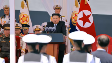 Kim Jong-un supervise de nouveaux essais d’armement et renforce la pression militaire sur la frontière sud